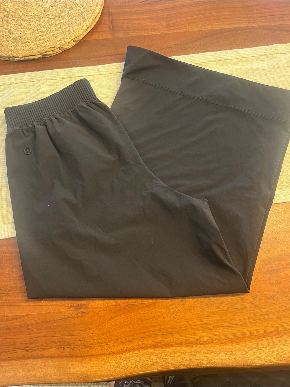 lululemon Stretch Woven High-Rise Flowy Wide-Leg Cropped Pant